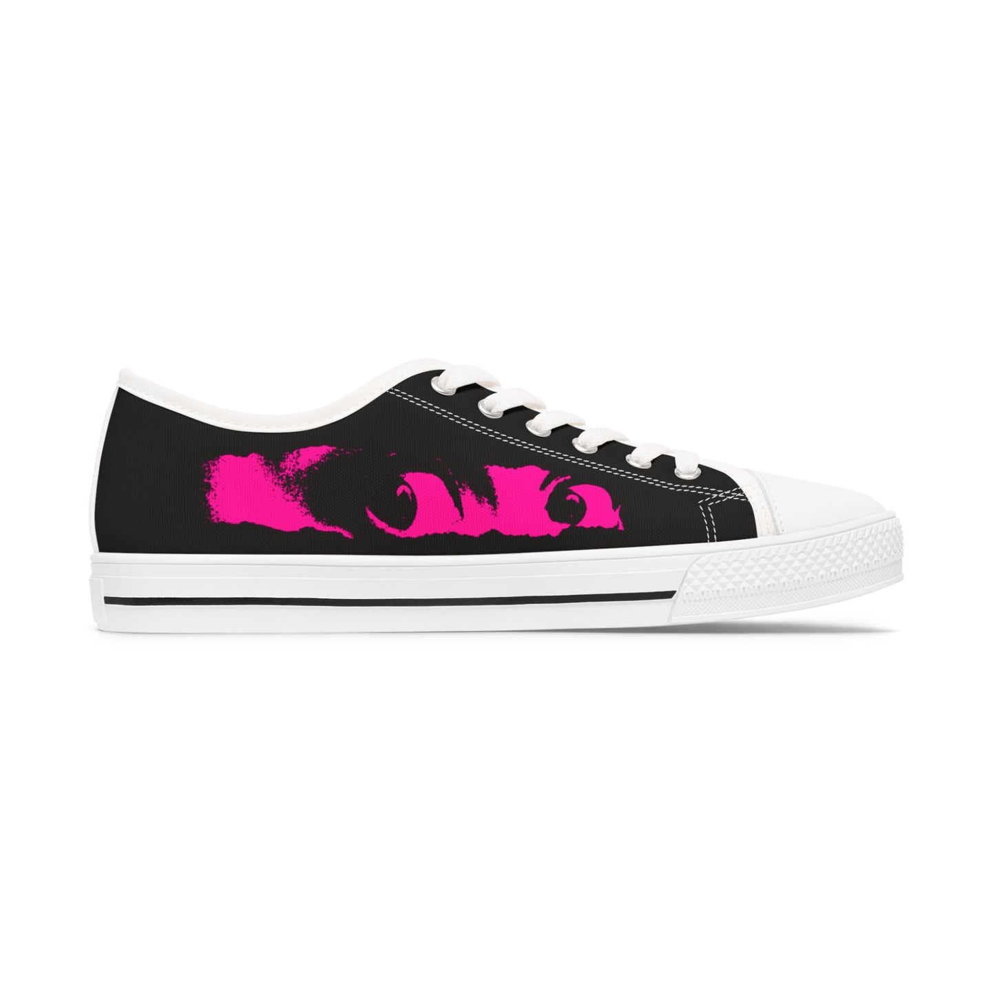 Trendy low-top sneakers